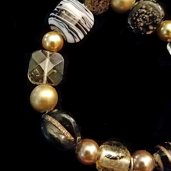 Handmade gold, black, white beaded bracelet with gold pearl charm. - Picture 3 of 3